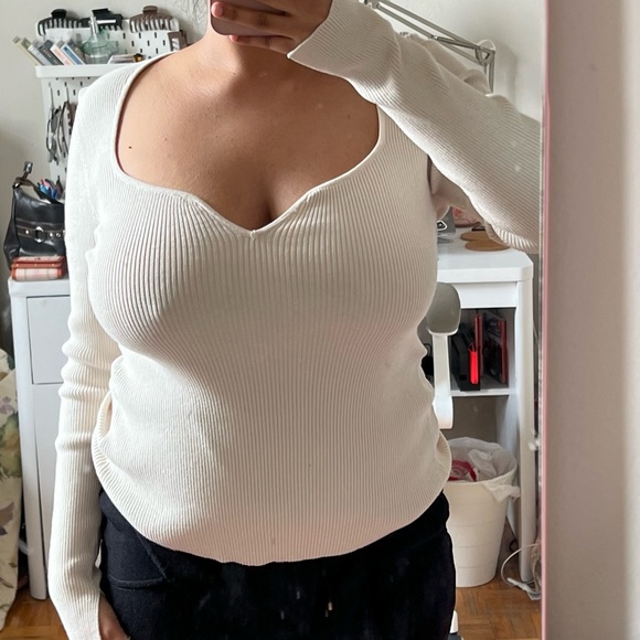 cream long sleeve deep sweetheart neckline rib knit top🌟 - Picture 9 of 10